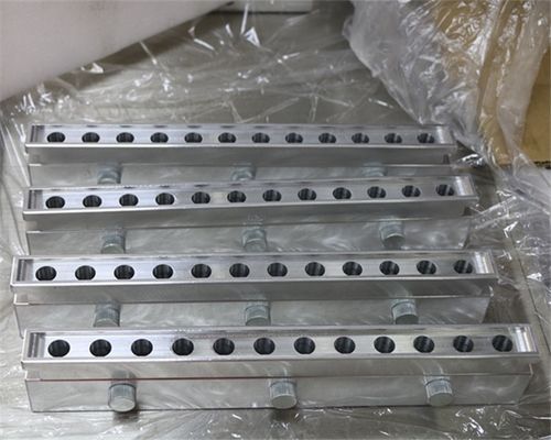 Línea de producción de lápiz labial Lápiz labial de 12 agujeros de pico de pájaro Aluminio Molde plata fácil de limpiar