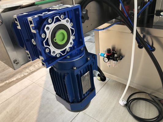 Acero inoxidable SUS304 Máquina de llenado con bomba de engranajes Cuatro cabezas
