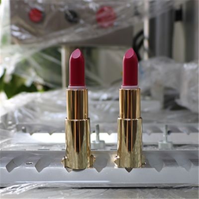 Pájaro con pico congelado mate Molde de lápiz labial personalizado 12 agujeros ISO