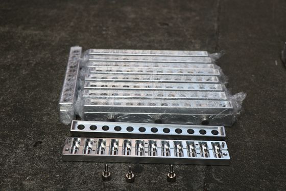 12 agujeros Molde de palillo de labios Vermicelli Molde de bálsamo labial bandeja de plata