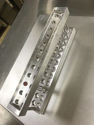 24 agujeros Molde de lápiz labial personalizado en forma de V Diy Molde de lápiz labial de aleación de aluminio