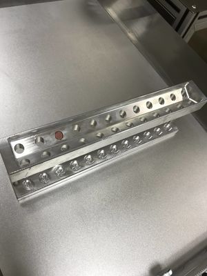 24 agujeros Molde de lápiz labial personalizado en forma de V Diy Molde de lápiz labial de aleación de aluminio