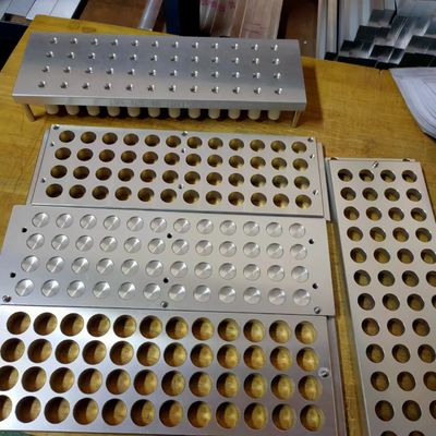 48 agujeros Molde de lápiz labial personalizado llenando caliente 1-2 moldes por minuto