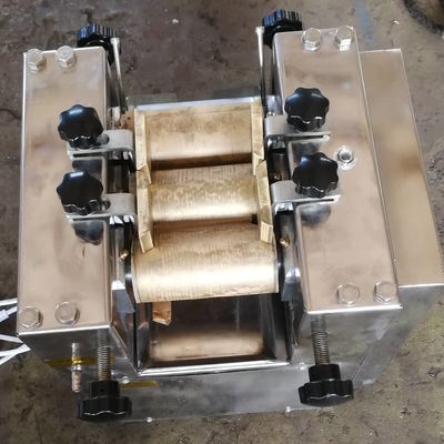 Máquina de molienda de lápiz labial Laboratorio S65 Máquina de molienda de tres rodillos