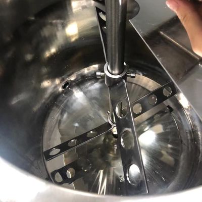 Máquina de mezcla de lápiz labial de 100L Agitación Fusión Calentamiento compartimentado