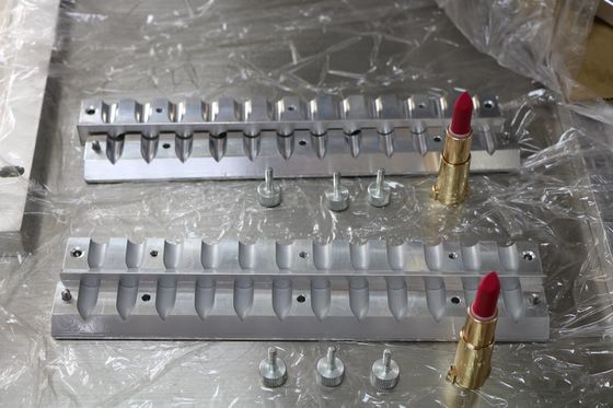 Línea de producción de lápiz labial con logotipo personalizado Molde de lápiz labial de pico 1-3 años Vida útil del molde