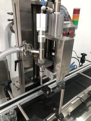 Máquina de llenado automática de servo de cabeza única, engranaje de la bomba 6000 botellas por hora