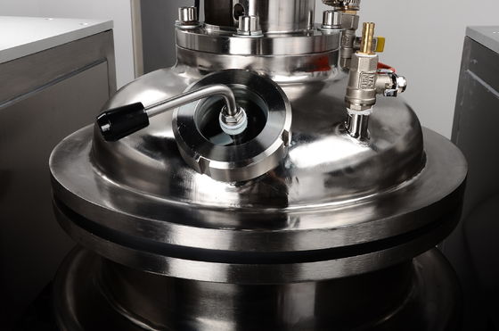 380V 6.5KW Línea de producción de lápiz labial máquina de desespumación de vacío de calefacción
