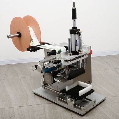 Máquina de etiquetado cosmético semiautomático para botellas planas 750*500*550MM