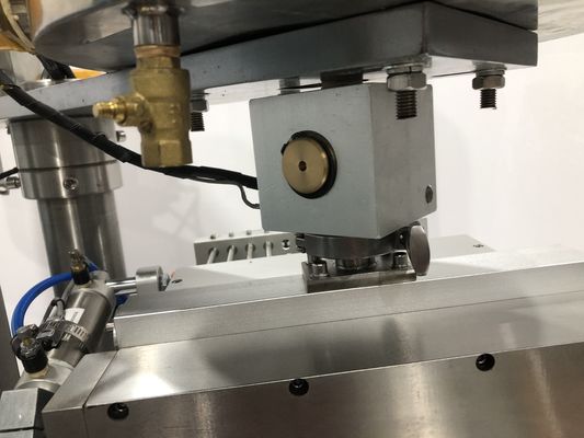 SUS304 Máquina de llenado de lápiz de cejas 12 agujeros Máquina automática de llenado de lápiz labial de doble barril