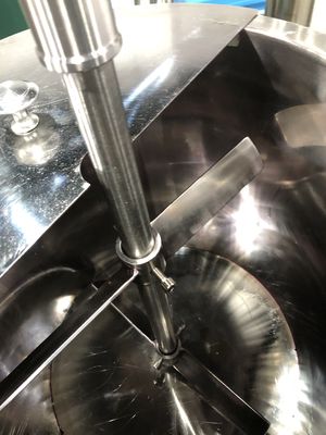 SUS304 Máquina de llenado de lápiz de cejas 12 agujeros Máquina automática de llenado de lápiz labial de doble barril
