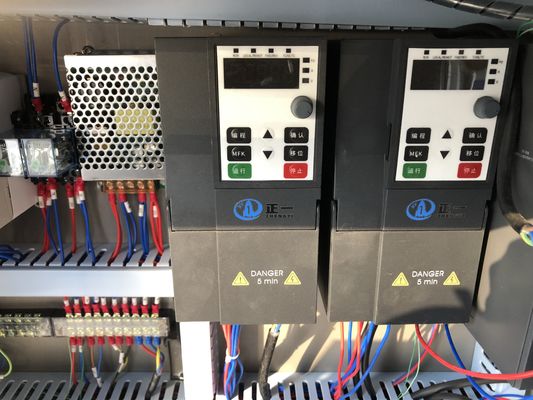 Muchos tipos de botellas Servo Capping Machine Automático Botella Capper 20-50 Pcs / Min