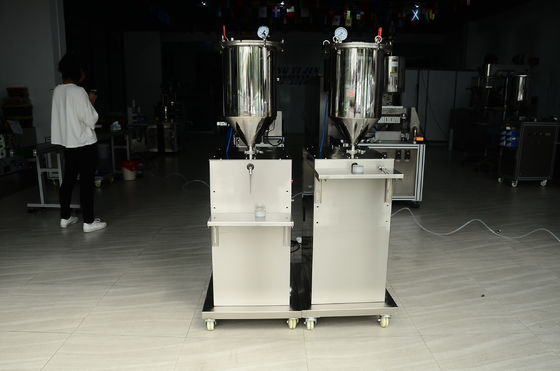 Máquina de llenado de rímel y brillo para labios a presión vertical