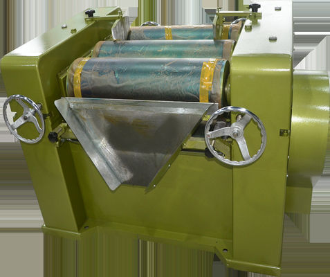 S405 Material de lápiz labial molinero automático de tres rodillos de material de brillo labial molinero automático de tres rodillos