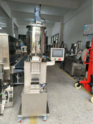 Máquina de llenado de mascarilla con doble cabeza y brillo labial Máquina de llenado de calentamiento cuantitativo vertical