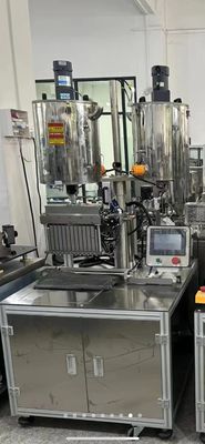 Precise Twelve es una máquina de llenado de lápiz de espuma y lápiz para ojos.