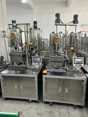 Precise Twelve es una máquina de llenado de lápiz de espuma y lápiz para ojos.