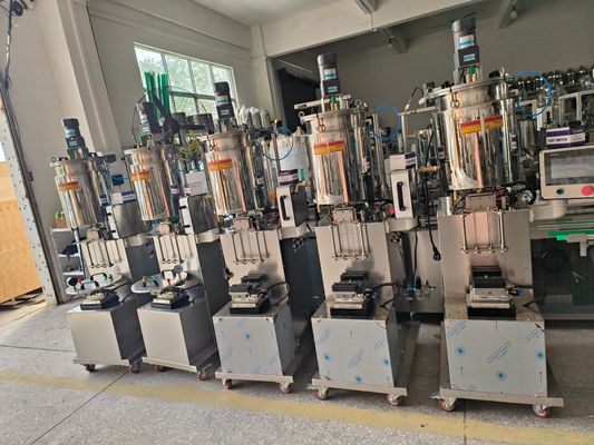 Máquina de llenado de lápiz y brillo de labios semiautomática vertical cuantitativa con función de calentamiento y mezcla